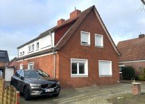 Hauptbild Zweifamilienhaus. Vermietet. Ohne K�uferprovision! EG saniert. Kaufpreis 239.000 EUR.