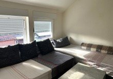 Wohnzimmer DG Ohne K�uferprovision! Zweifamilienhaus in Moormerland.   
Kaltmiete j�hrlich 16.200 EUR. Kaufpreis 220.000 EUR.