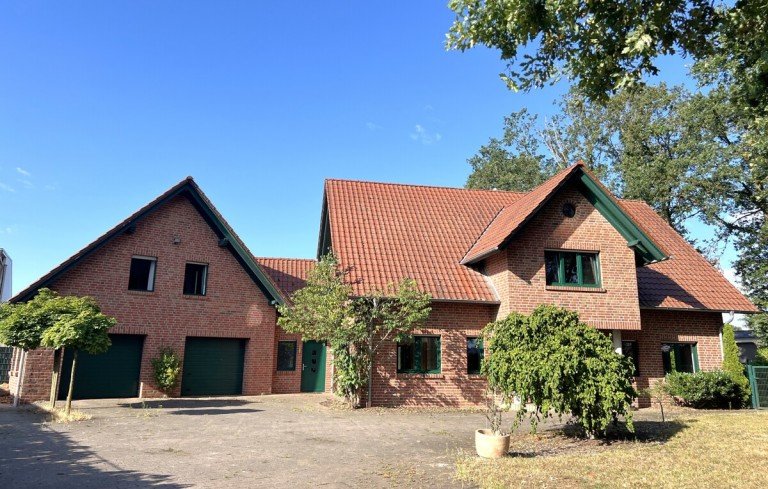  Dinklage Einfamilienhaus Einfamilienhaus mit Garten und Doppelgarage - f�r alle, die eine verkehrsg�nstige Lage im Industriegebiet sch�tzen!