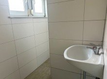 Badezimmer EG Ohne K�uferprovision! Zweifamilienhaus in Moormerland.   
Kaltmiete j�hrlich 16.200 EUR. Kaufpreis 220.000 EUR.