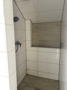 Badezimmer DG Ohne K�uferprovision! Zweifamilienhaus in Moormerland.   
Kaltmiete j�hrlich 16.200 EUR. Kaufpreis 220.000 EUR.