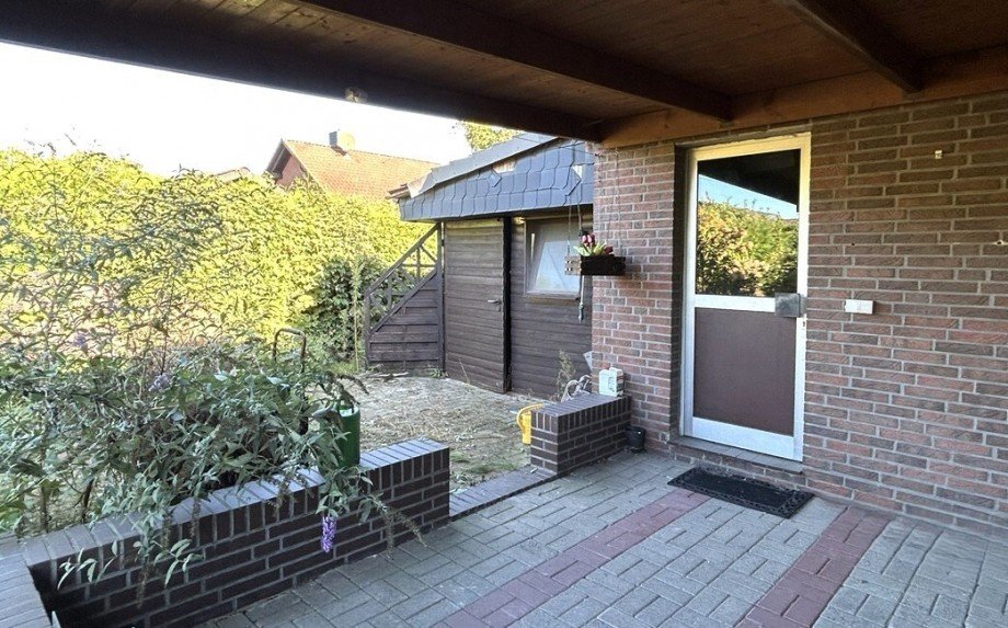 Blick auf den Ger�teschuppen Zweifamilienhaus Gro�enkneten