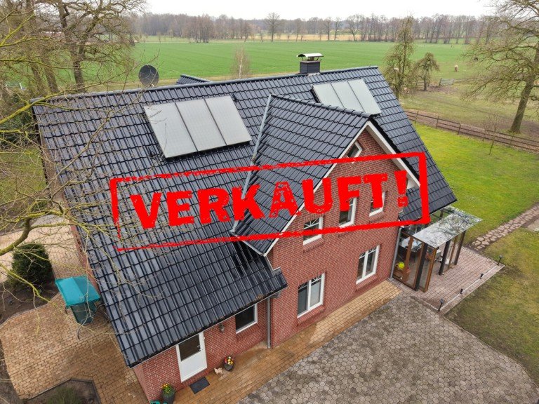 Luftaufnahme Bakum / Hausstette Zweifamilienhaus Zweifamilienhaus im idyllischen Au�enbereich von Bakum. 6.345 m� Grundst�ck. Solarthermie u. Nebengeb�ude.