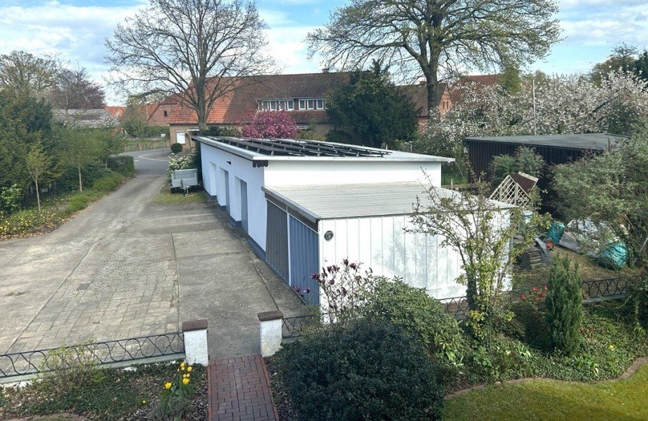 Garagen- und Ger�ter�ume Mehrfamilienhaus Brockum