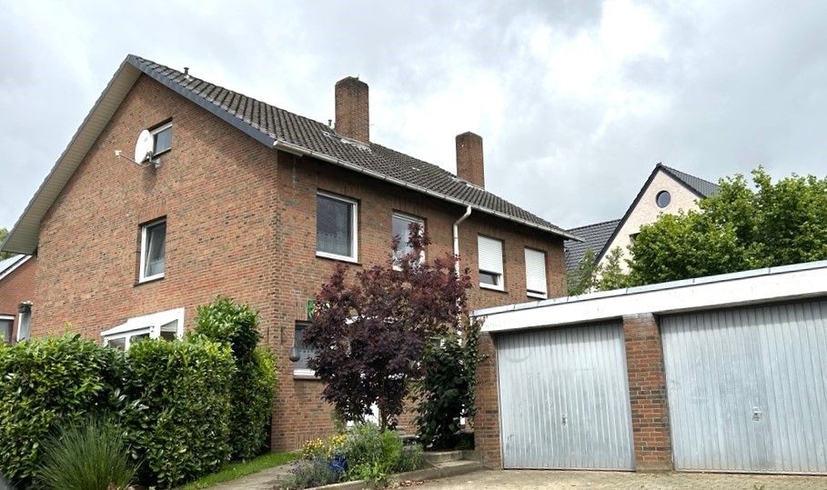Stra�enansicht Zweifamilienhaus Barnstorf