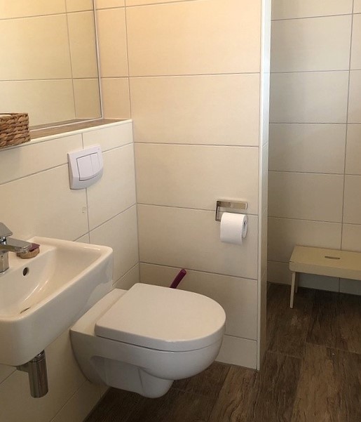 G�ste-WC mit Dusche Einfamilienhaus Barver