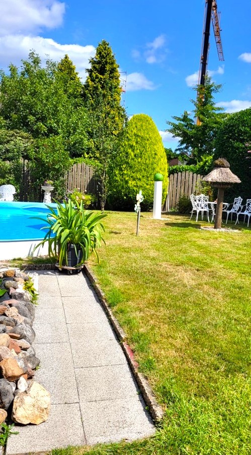 Sommerfoto/Blick auf den Pool Einfamilienhaus Vechta