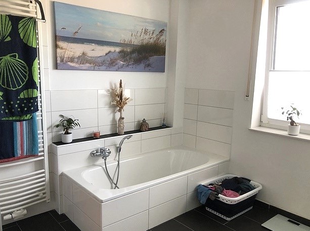 Badezimmer/Wanne Doppelhaush�lfte Bakum