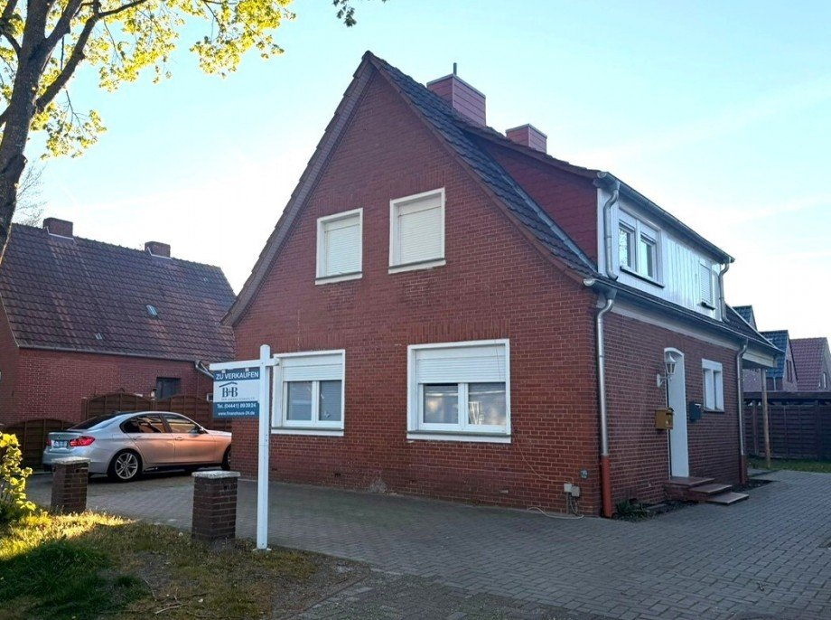 Stra�enansicht Zweifamilienhaus Moormerland