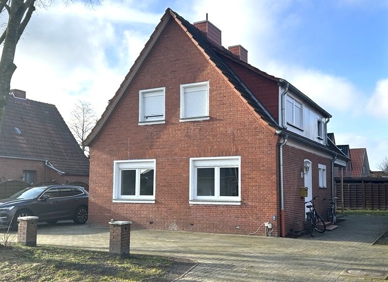 Stra�enansicht Zweifamilienhaus Moormerland