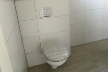 Badezimmer EG Ohne K�uferprovision! Zweifamilienhaus in Moormerland.   
Kaltmiete j�hrlich 16.200 EUR. Kaufpreis 220.000 EUR.