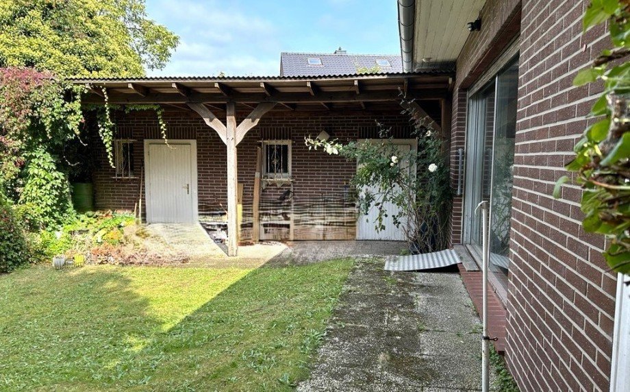 Blick auf die Garage und den Werkraum Einfamilienhaus Vechta
