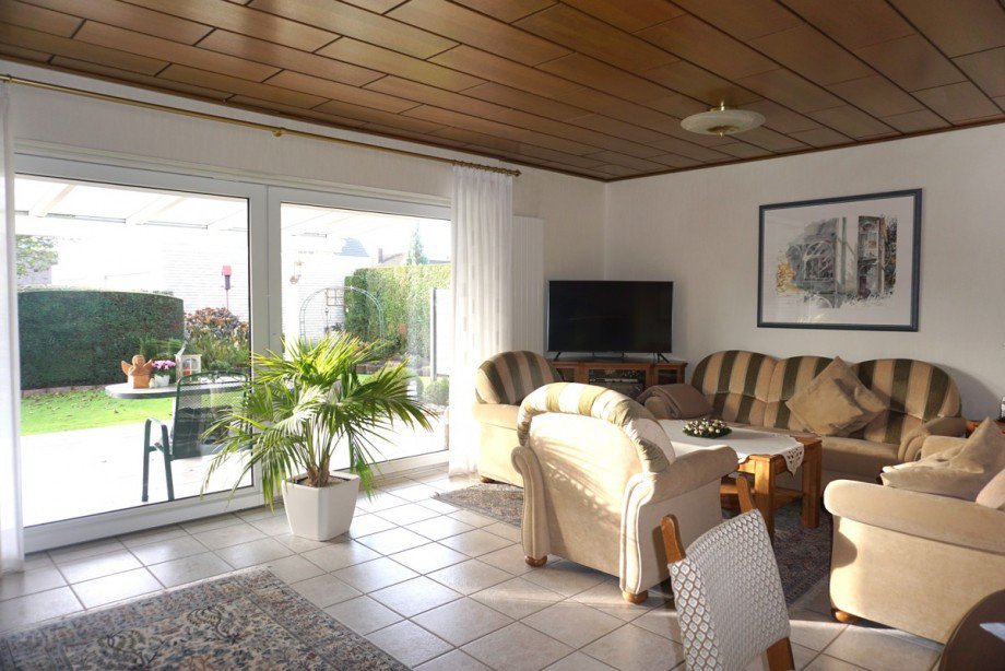 Wohnbereich mit Blick zur Terrasse Zweifamilienhaus Vechta