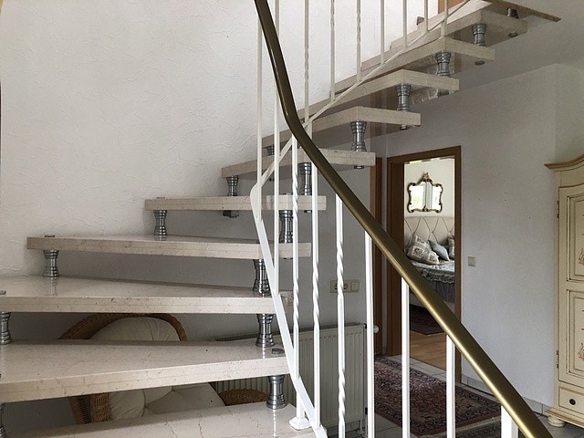 Treppenaufgang zum DG Einfamilienhaus Quakenbr�ck