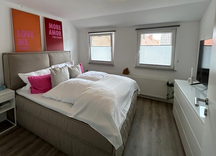 Whg 2 DG: Schlafzimmer Mehrfamilienhaus Diepholz