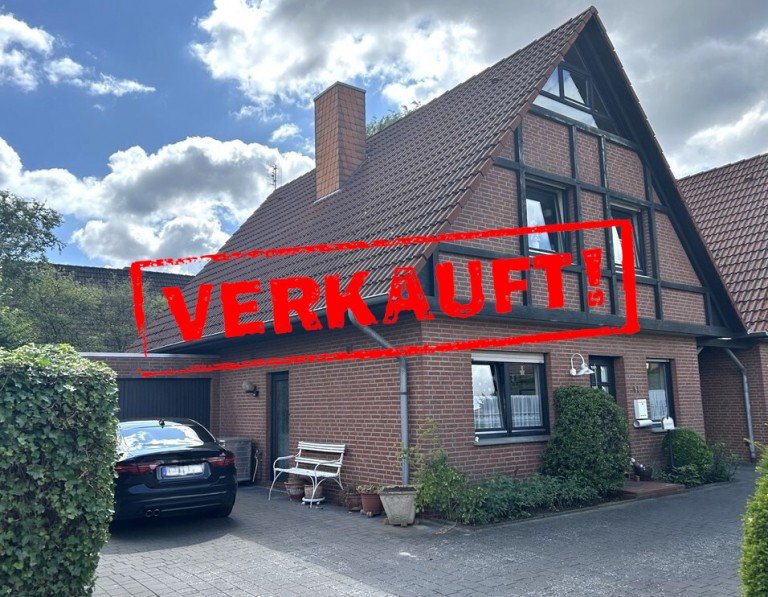 Stra�enansicht Vechta Einfamilienhaus Renovierungsobjekt mit Garage in Vechta zu verkaufen. Ideal f�r Paare und kleine Familien. Bezugsfrei.