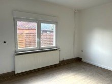 Schlafzimmer EG Ohne K�uferprovision! Zweifamilienhaus in Moormerland.   
Kaltmiete j�hrlich 16.200 EUR. Kaufpreis 220.000 EUR.