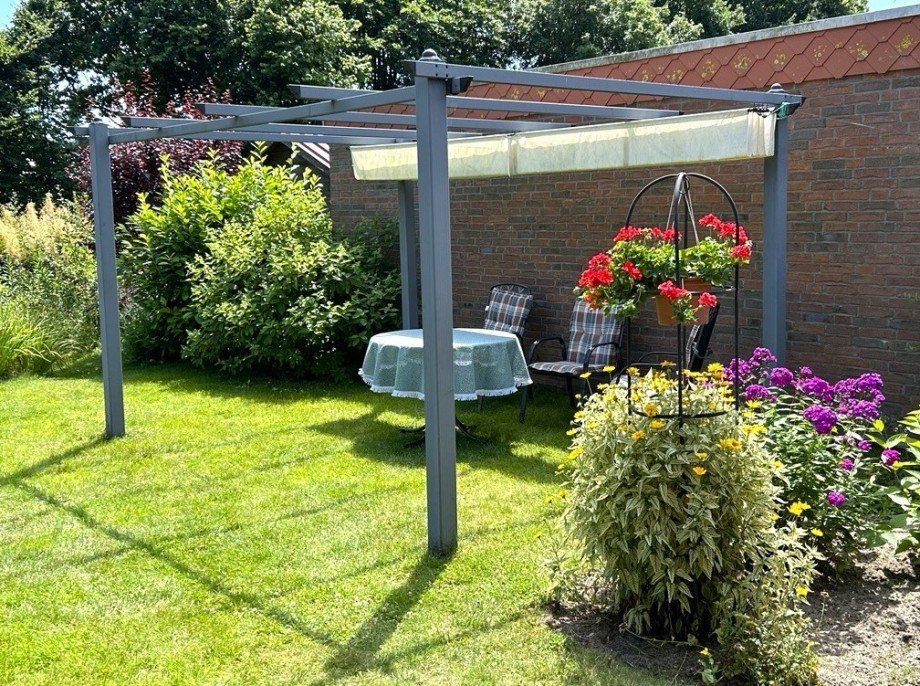 Loungeecke mit �berdachung Zweifamilienhaus Fintel