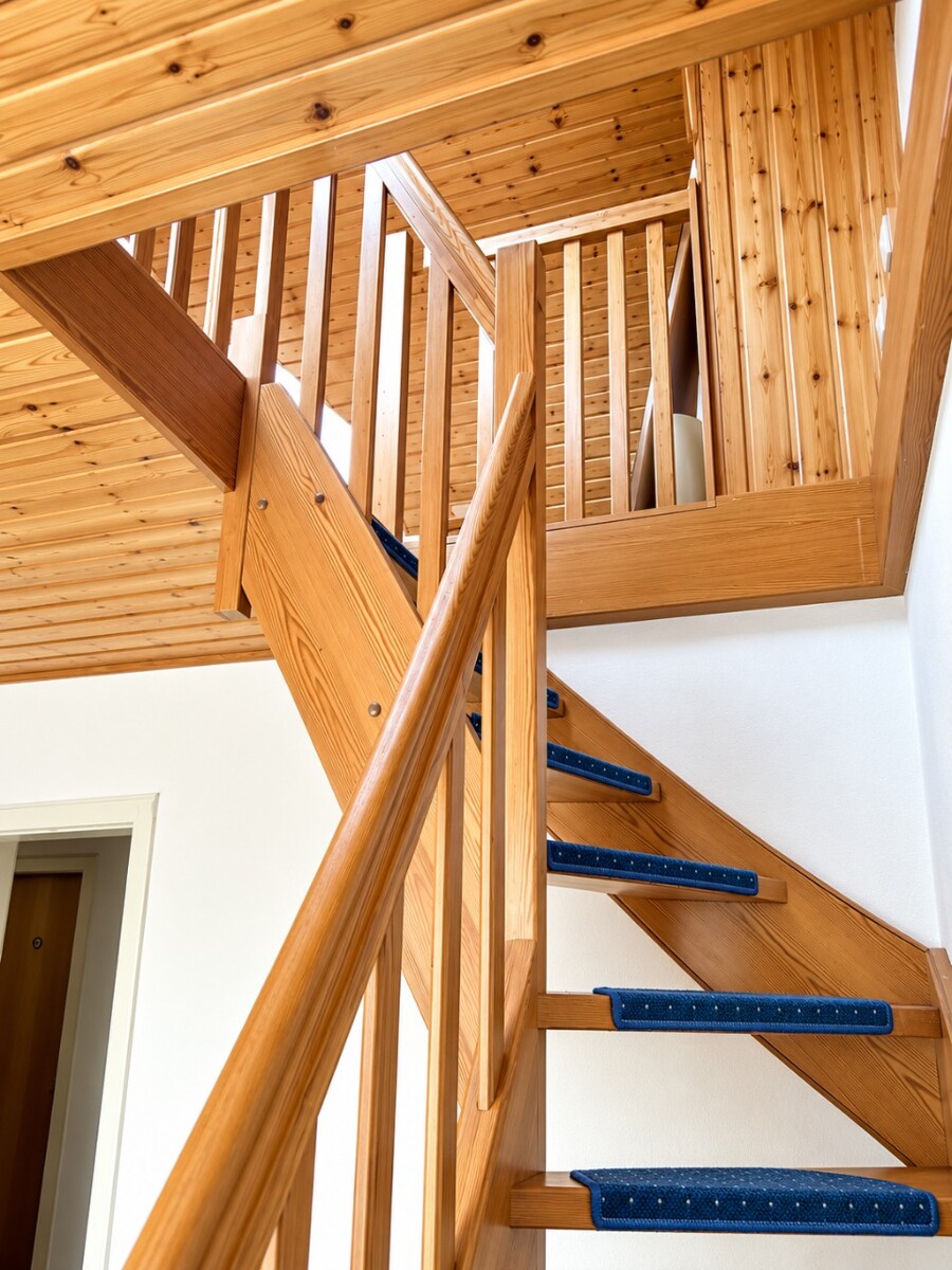 Aufgang zum Spitzboden Reihenmittelhaus Barnstorf