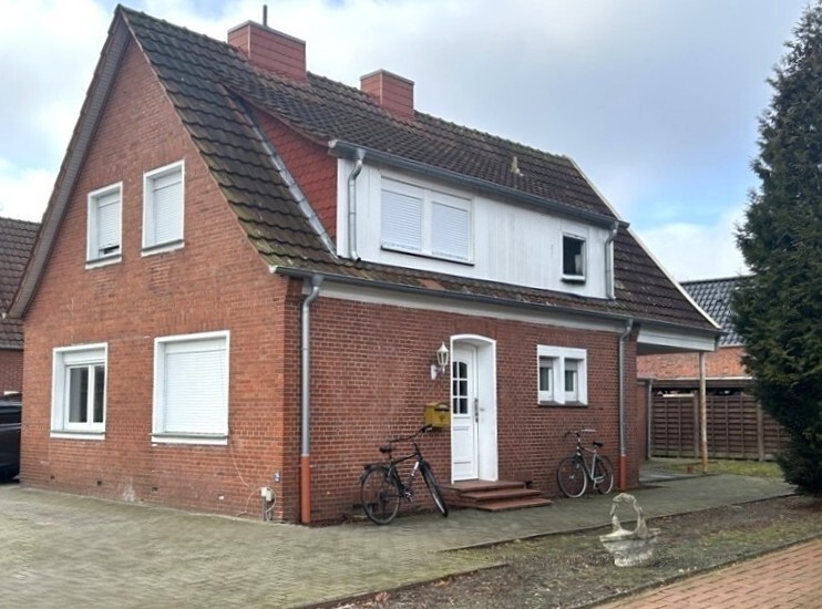 Stra�enansicht Zweifamilienhaus Moormerland