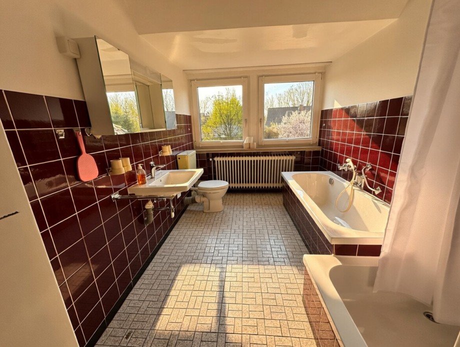Bad (2) Dachgeschosswohnung Twistringen