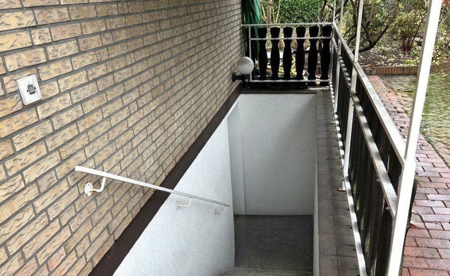 Kellereingang vom Garten Einfamilienhaus Bremen / Mahndorf