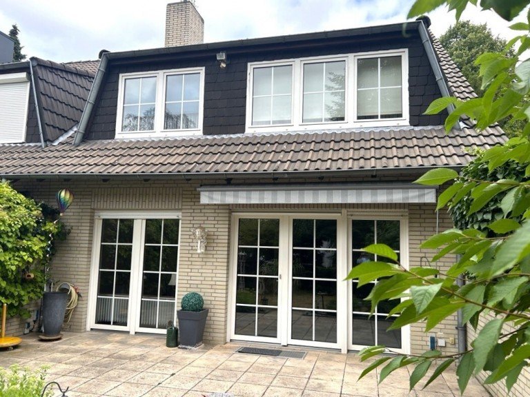 Gartenansicht Diepholz Reihenendhaus Gepflegtes Reihenendhaus mit Garage in Diepholz. Hintergrundst�ck. Top-Lage!