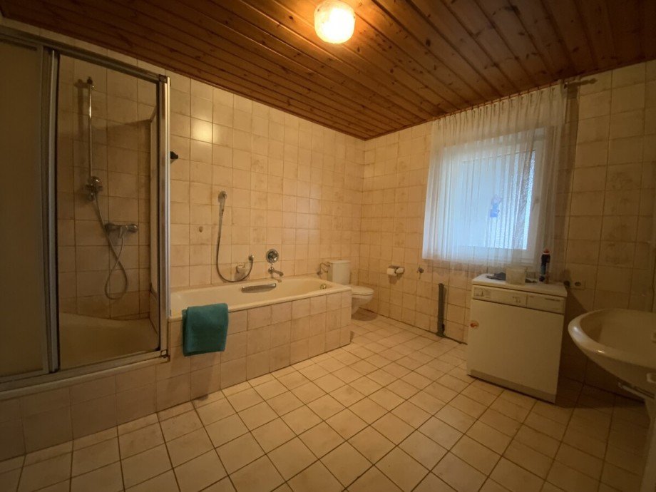 Bad DG Zweifamilienhaus Diepenau
