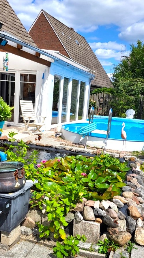 Sommerfoto/Blick auf den Pool Einfamilienhaus Vechta