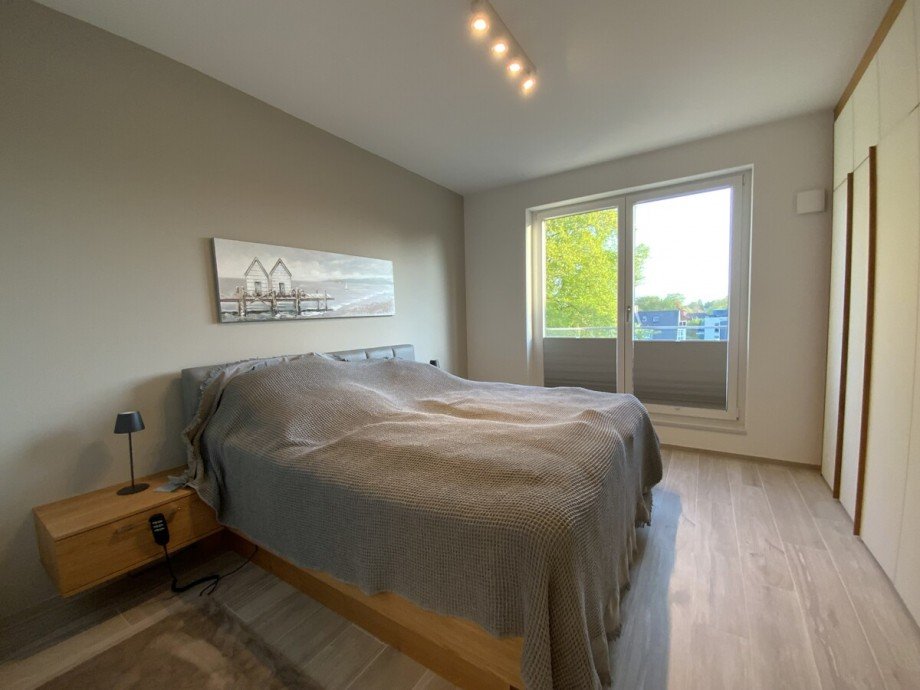 Schlafzimmer 1 mit exklusivem Einbauschrank Penthousewohnung L�beck / Travem�nde