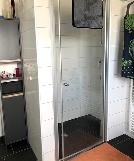 Badezimmer/Dusche Doppelhaush�lfte Bakum