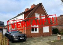 Hauptbild Ohne Käuferprovision! Zweifamilienhaus in Moormerland. Kaltmiete jährlich 16.200 EUR. Kaufpreis 220.000 EUR.