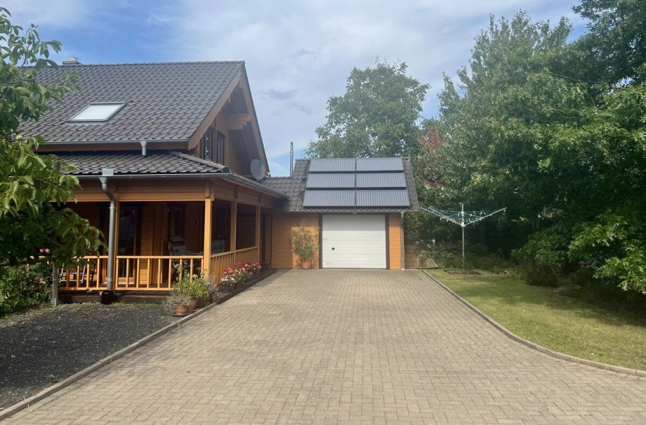 Garage mit Solarthermieanlage Haus Dinklage