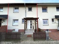 Hauptbild Reihenmittelhaus mit neuen Fenstern, Wintergarten und Garage in Barnstorf.