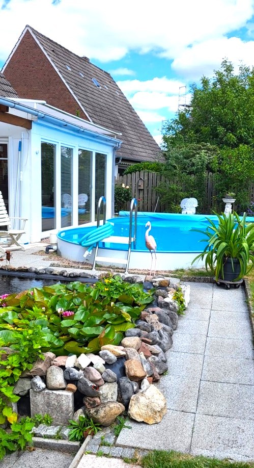 Sommerfoto/Blick auf den Pool Einfamilienhaus Vechta