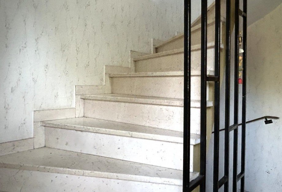 Aufgang zur Dachgeschosswohnung Zweifamilienhaus Barnstorf / Walsen