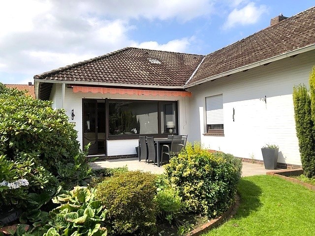 Gartenansicht / Teichanlage Einfamilienhaus Vechta-Langf�rden