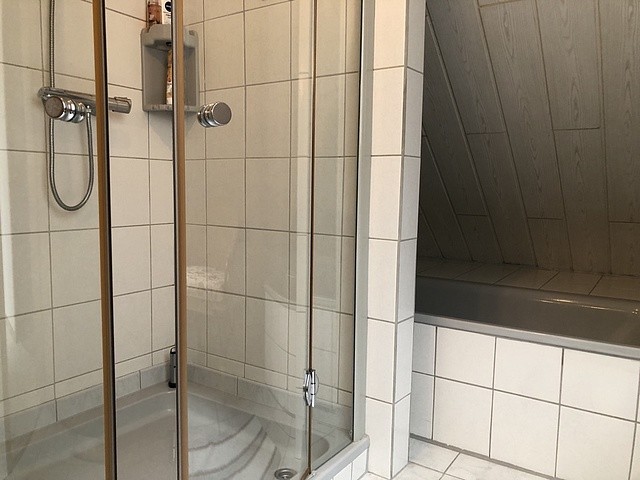 Badezimmer DG Einfamilienhaus Quakenbr�ck