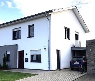 Stra�enseite Doppelhaush�lfte Bakum