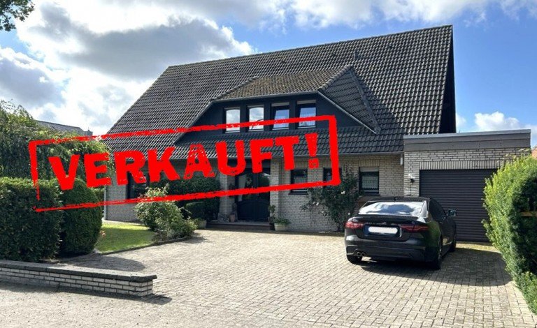 Stra�enansicht Vechta Einfamilienhaus Gro�es Einfamilienhaus mit viel Potenzial in Vechta zu verkaufen.