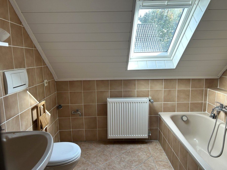 OG: Badezimmer Zweifamilienhaus Gro�enkneten