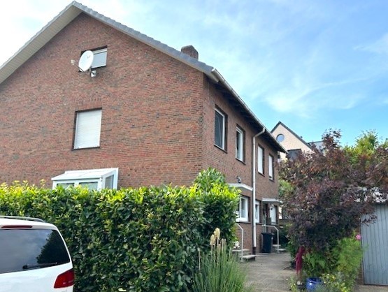 Stra�enansicht Zweifamilienhaus Barnstorf